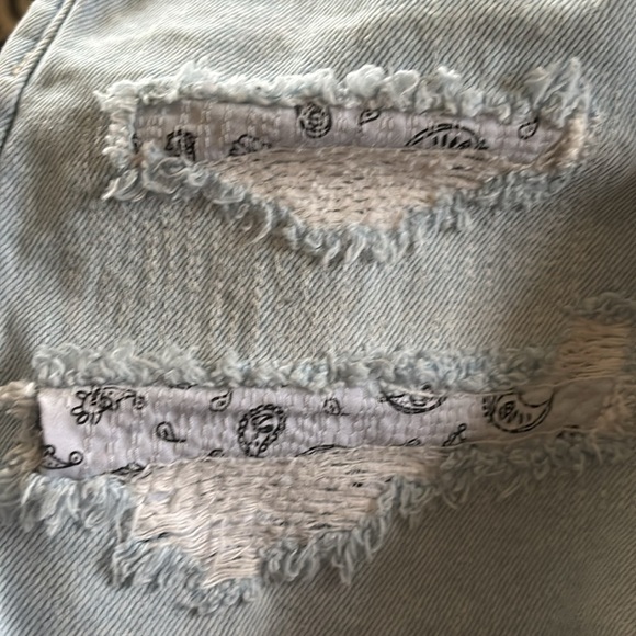KanCan Daisy High Rise Mom Shorts Sz XL Cuff Hem Distressed Light Wash Summer - Picture 9 of 9